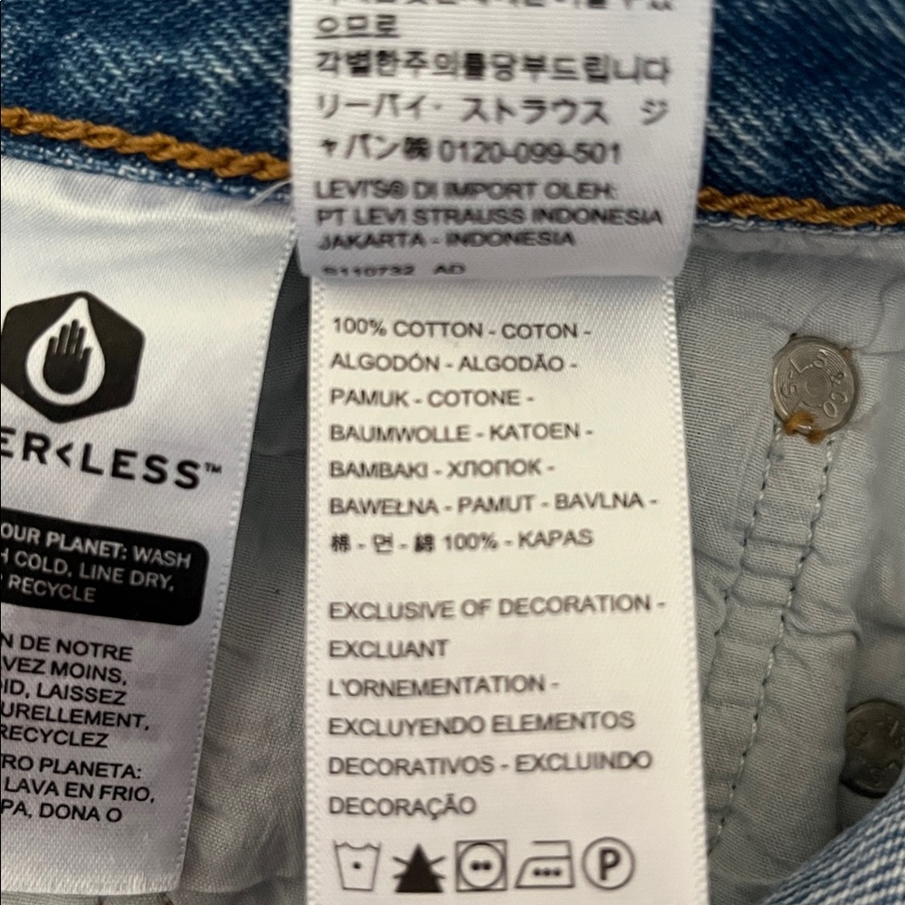 Levi’s Wedgie Distressed Button Fly Jeans - Picture 8 of 8